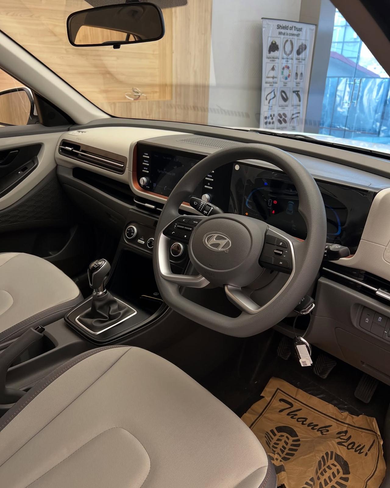 Hyundai Creta - door controls