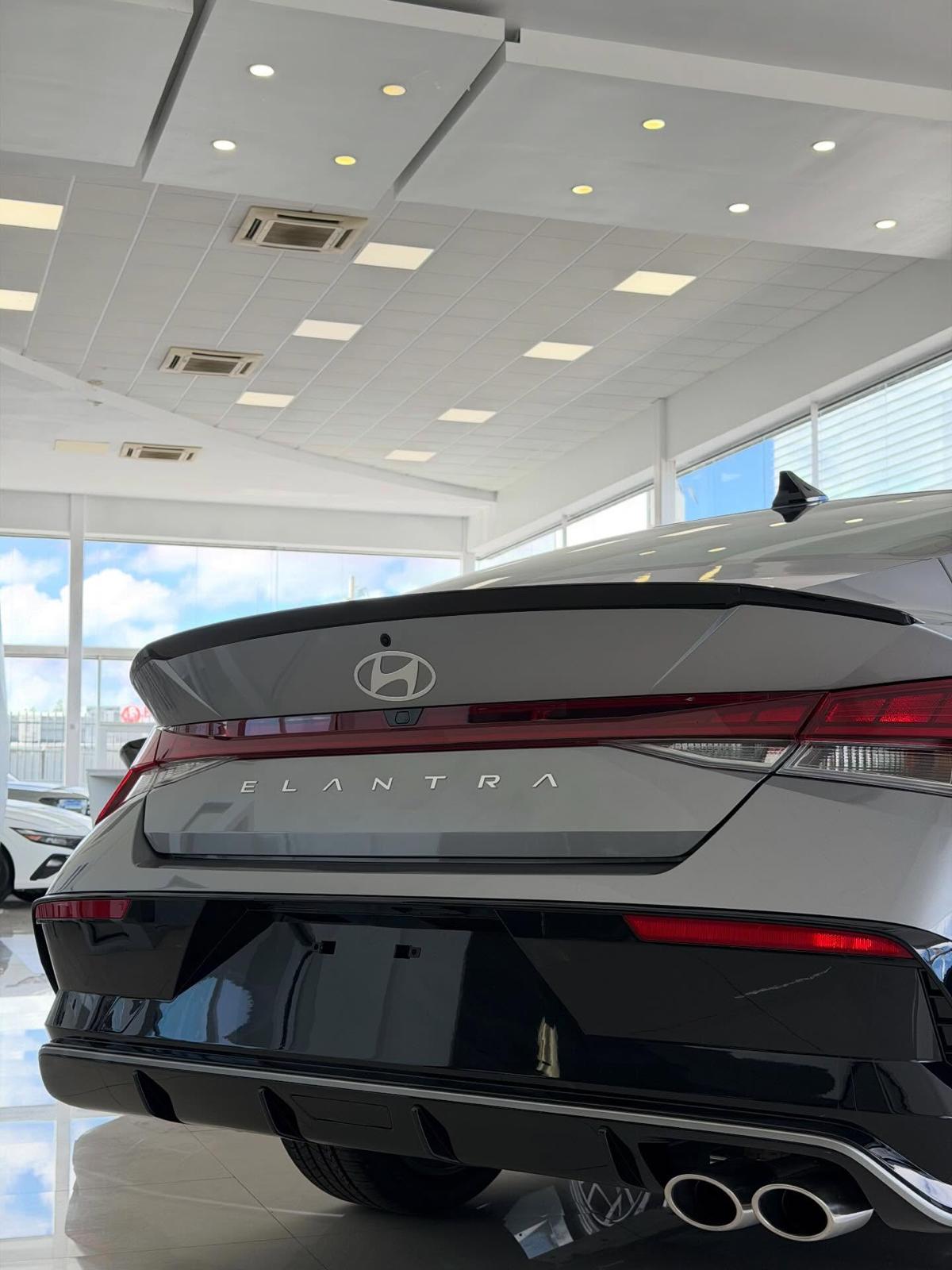 Hyundai Elantra N Line - interior roof