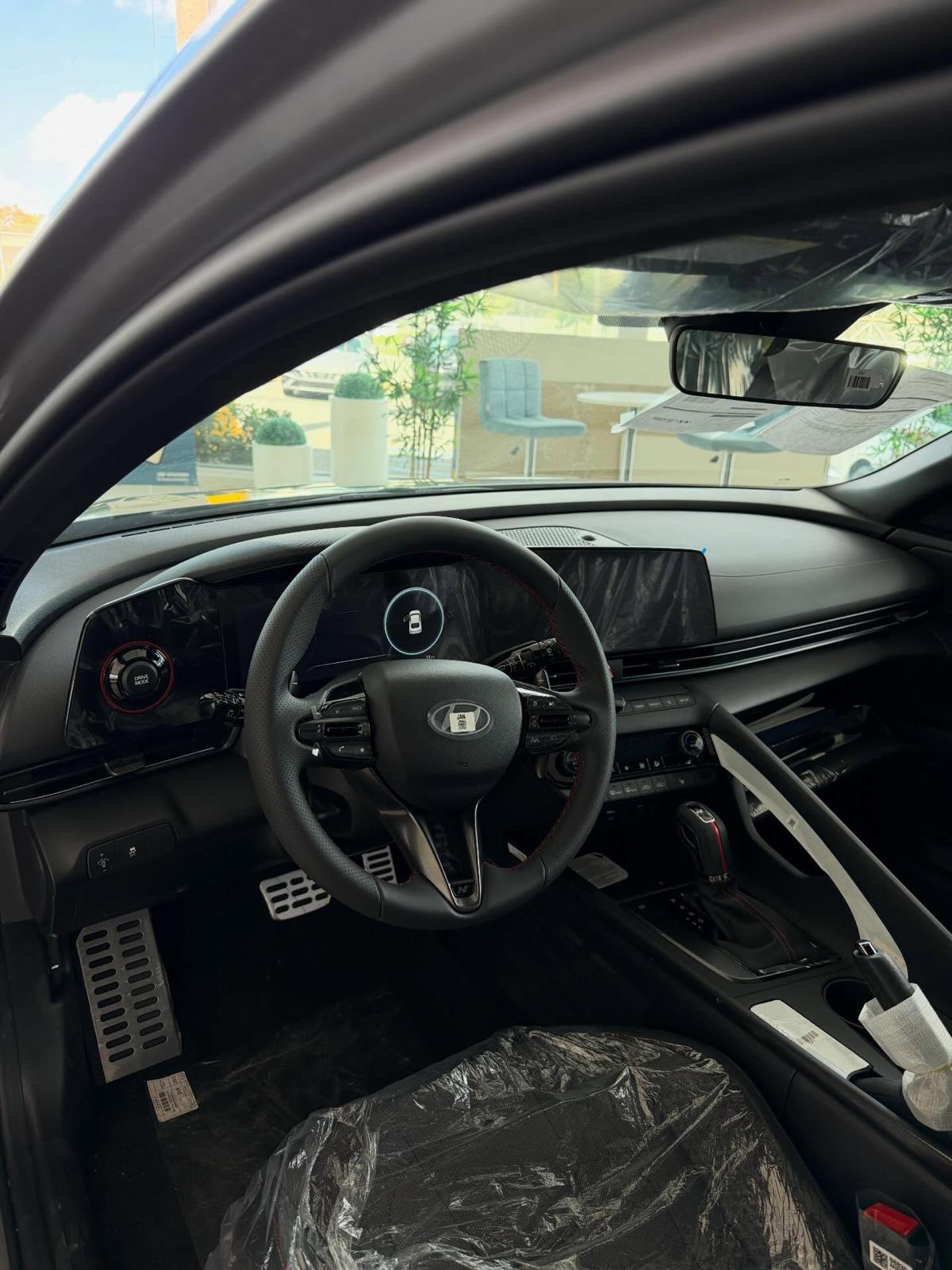 Hyundai Elantra N Line - front interior