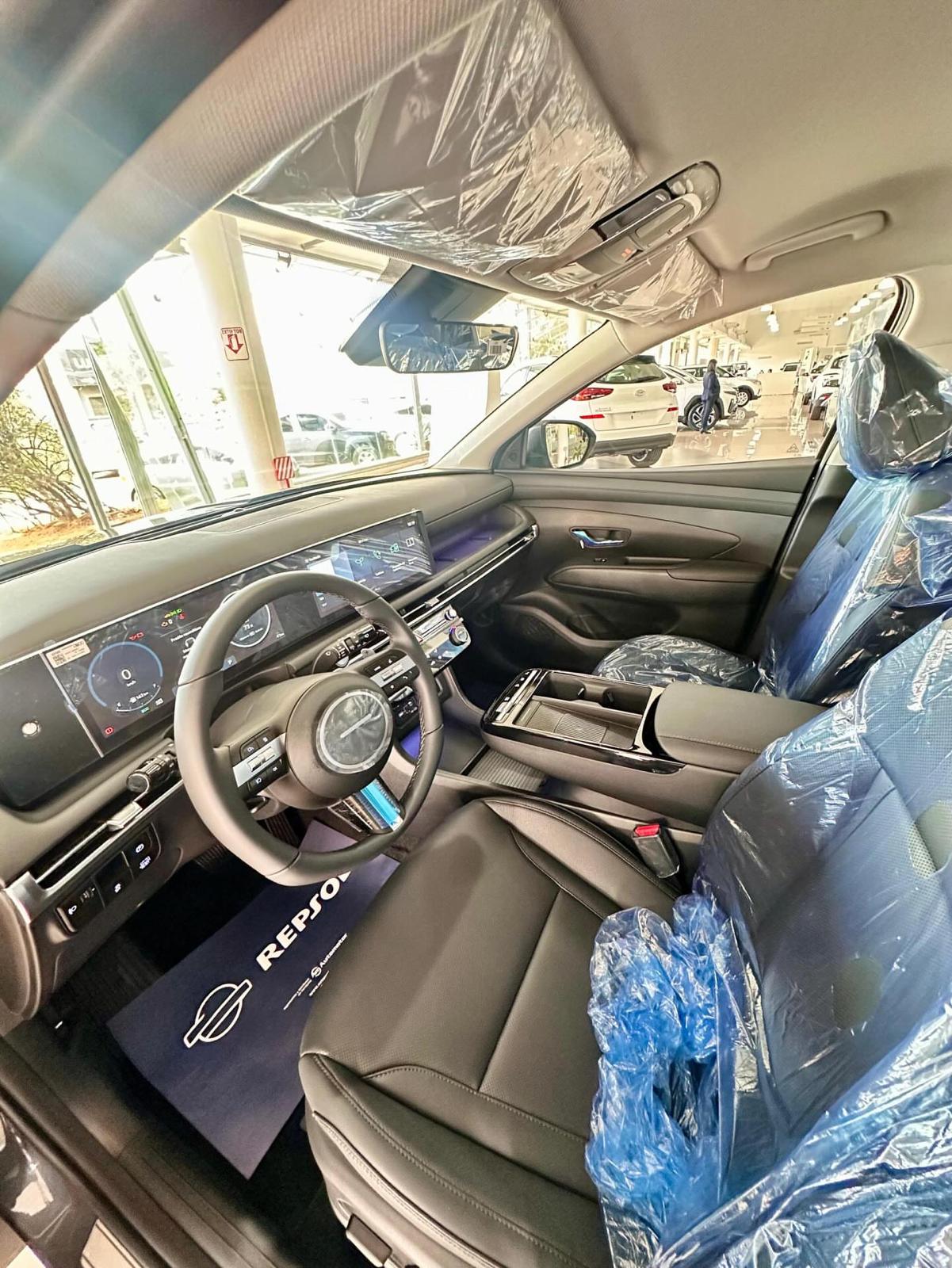 Hyundai Tucson - interior angle